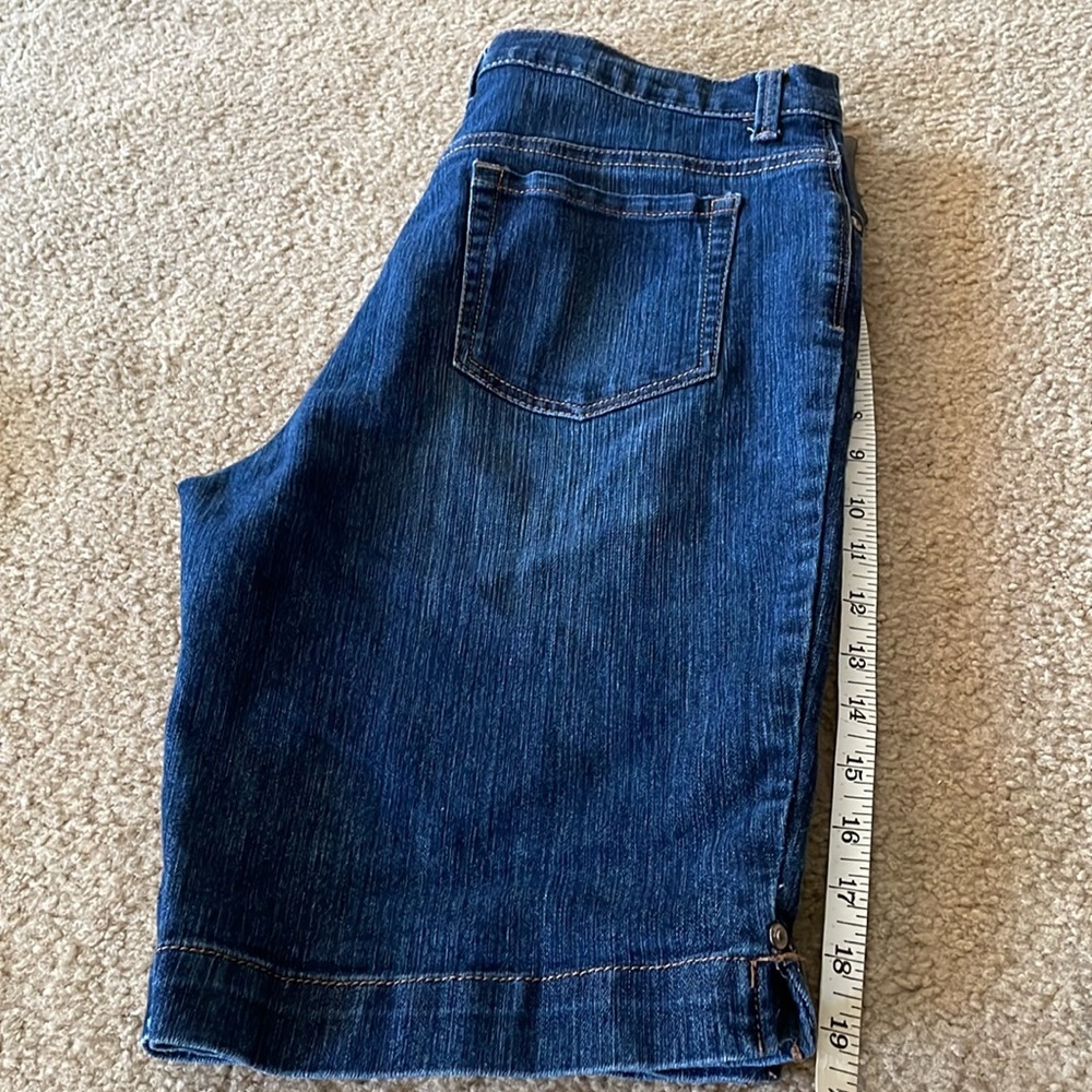 Bermuda Shorts - Picture 3 of 4